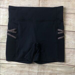 Fabletics Motion 360 Black Shorts 💚